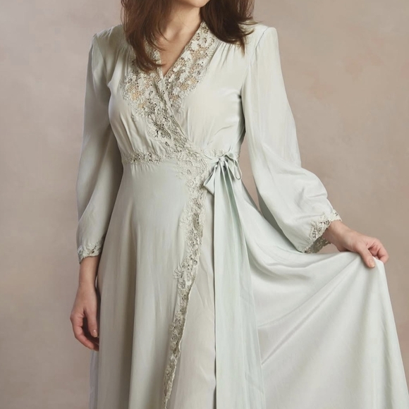 None Other - 1940s Dressing Gown/Wrap/Peignoir In Soft Green